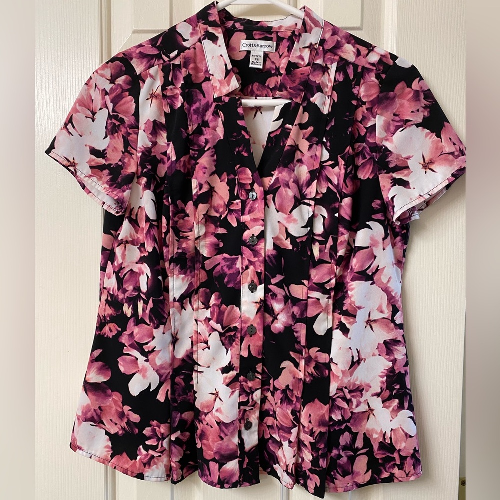 Croft & Barrow Women's Pink & Black Floral Short Sleeve Button Up Blouse Size PS